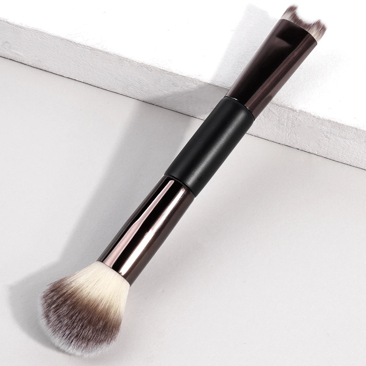 MAANGE Nose Contour U-Shaped Double-Ended Makeup Brush